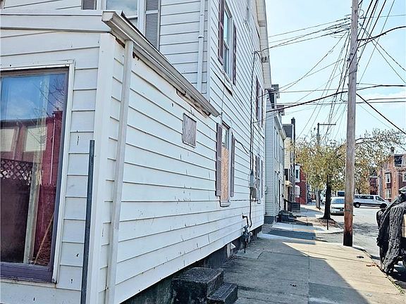 3rd image of 547 N Silk St