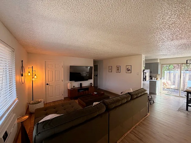 904 S 42nd Ave #L — Photo 4