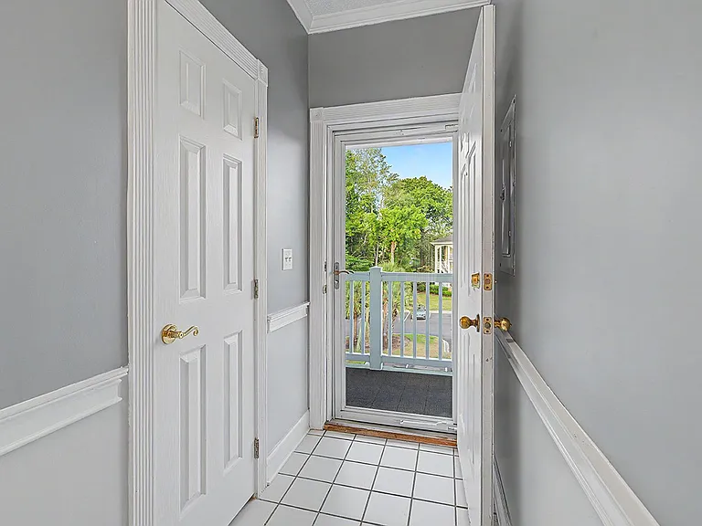 670 Riverwalk Dr #302 — Photo 4