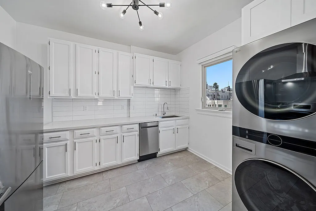 1048 Union St — Photo 4