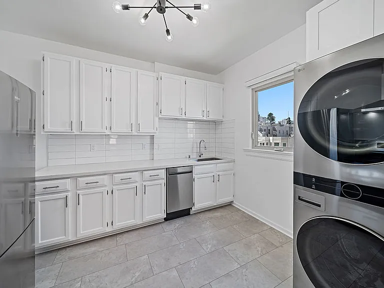1048 Union St #17 — Photo 4