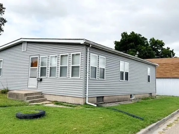 1835 Market St, Madison, IL 62060