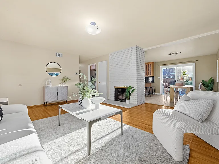 1307 Centennial Ct — Photo 4