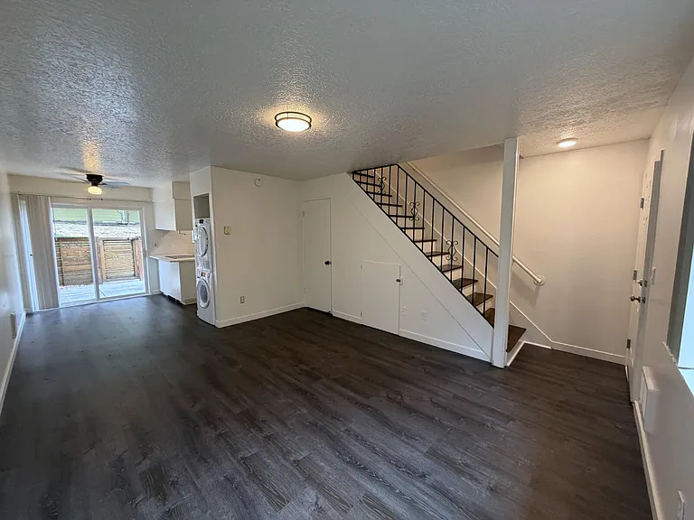 3123 SW Dolph Ct #8 — Photo 1