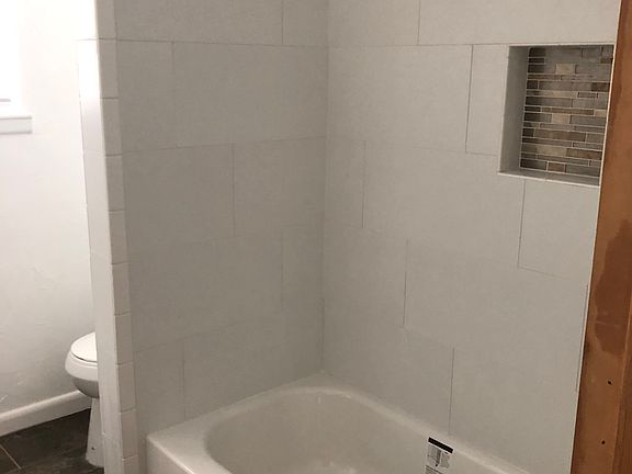 4th image of 101 Lakeview St