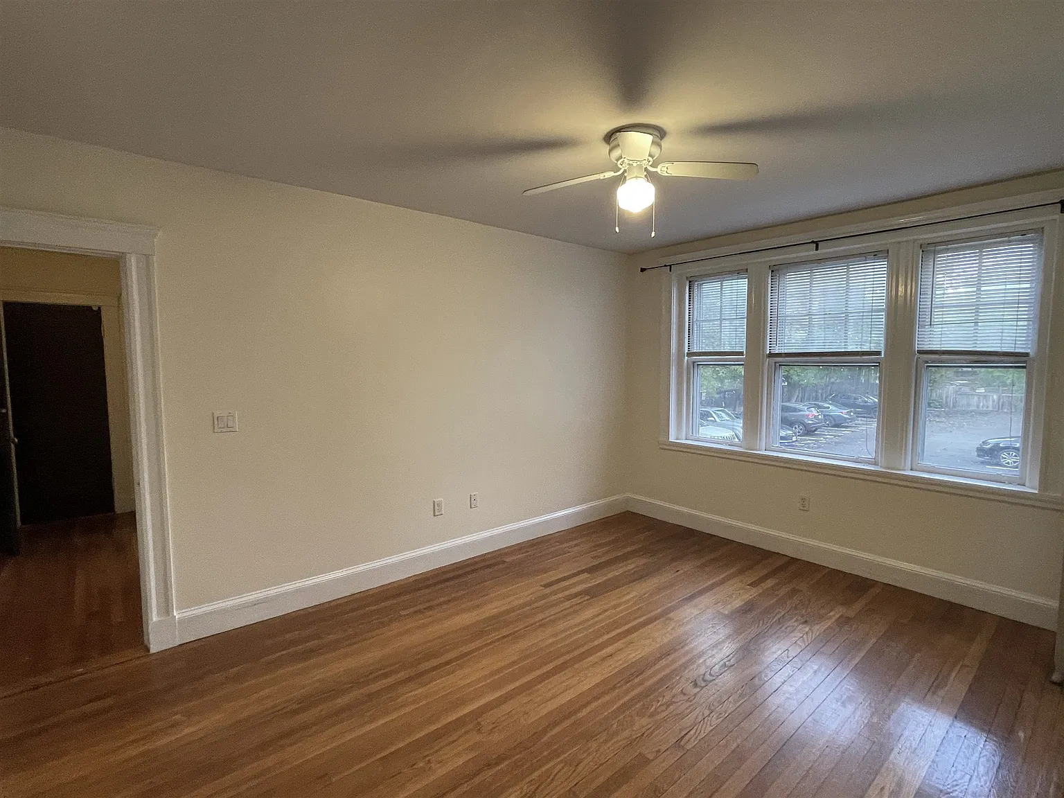 2 bed, 900 sqft, $3,100 — Photo 4