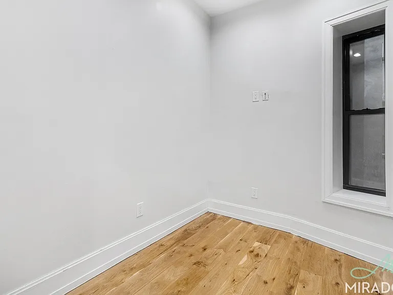 221 E 10th St #6 — Photo 9
