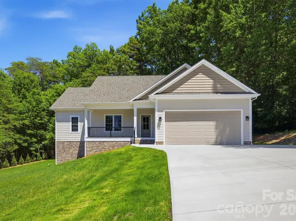 107 Meadow View St, Morganton, NC 28655