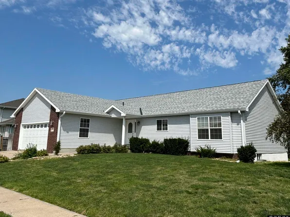 1740 E Churchill Dr, Fremont, NE 68025