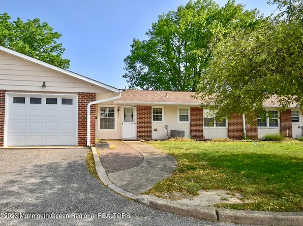 957C Aberdeen Drive, Lakewood, NJ 08701