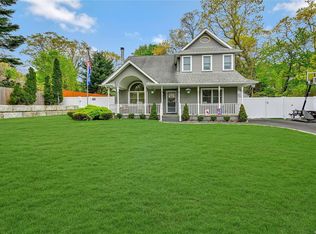 44 Hawthorne Rd, Rocky Point, NY 11778