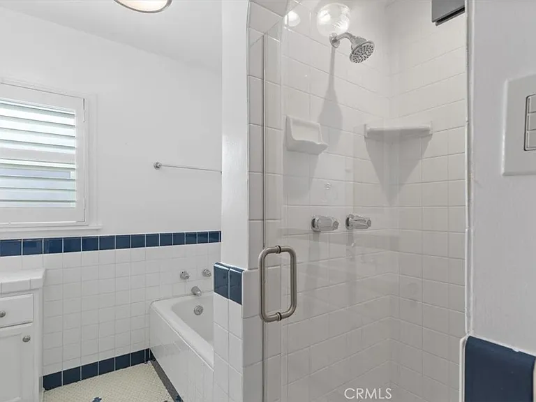 5466 Templeton St — Photo 22