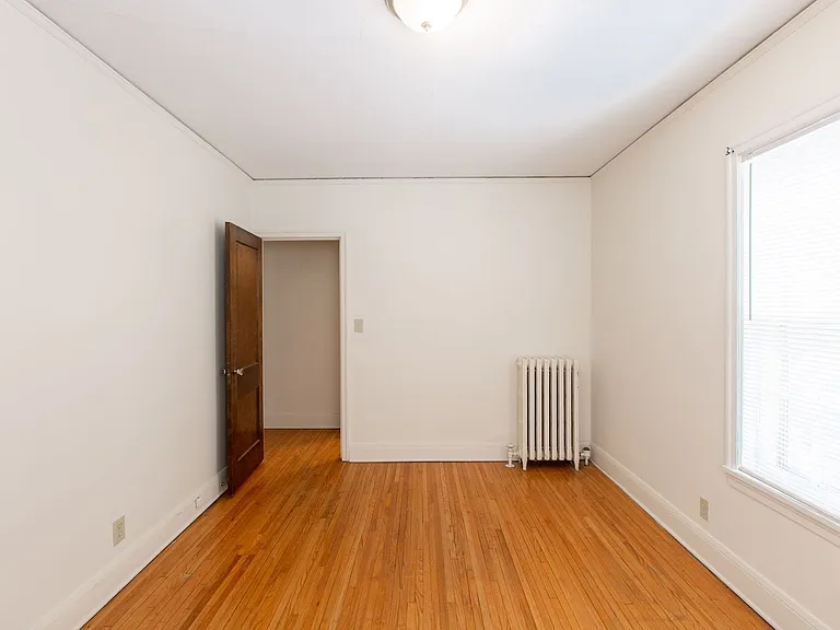 2434 Dupont Ave S — Photo 13