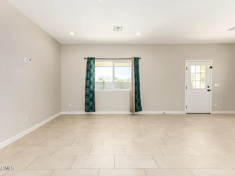 10019 W Monaco Blvd — Photo 5