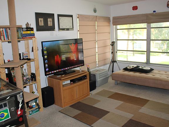 4th image of 760 SE 2nd Avenue #H203