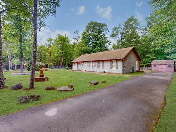 111 Oakwood Dr, Greentown, PA 18426