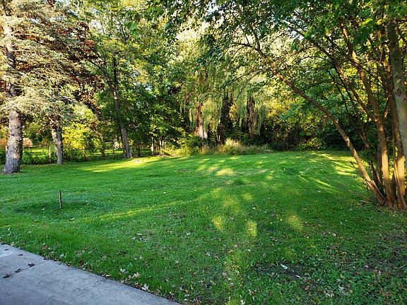 3rd image of 785 Carolina