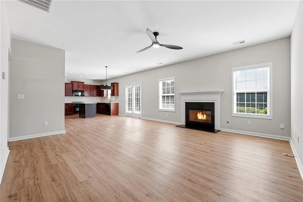5 bed, 3.5 bath, 2971 sqft, $3,700 — Photo 3