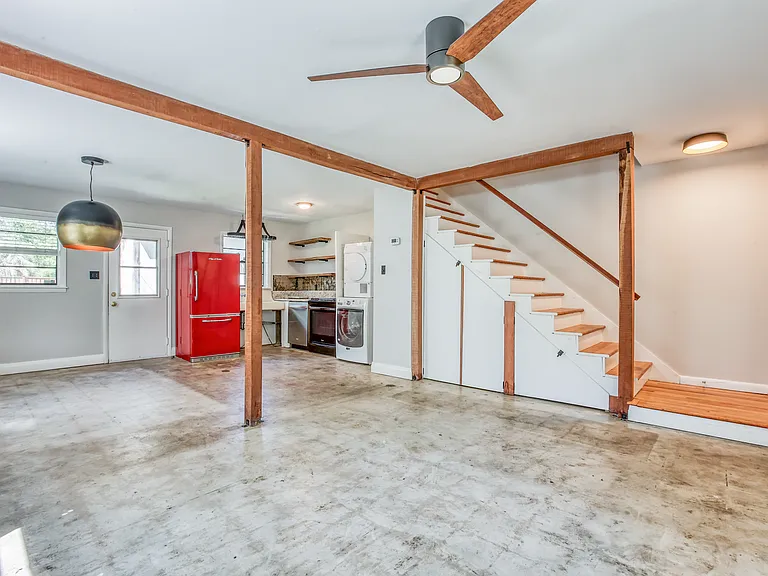 26-28 Columbus Dr — Photo 5