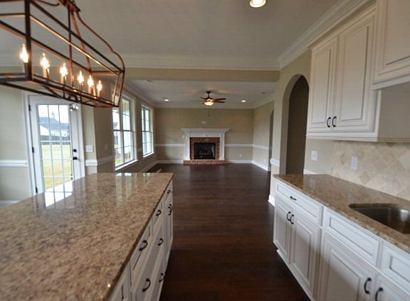 5th image of 527 Kirkwood Dr