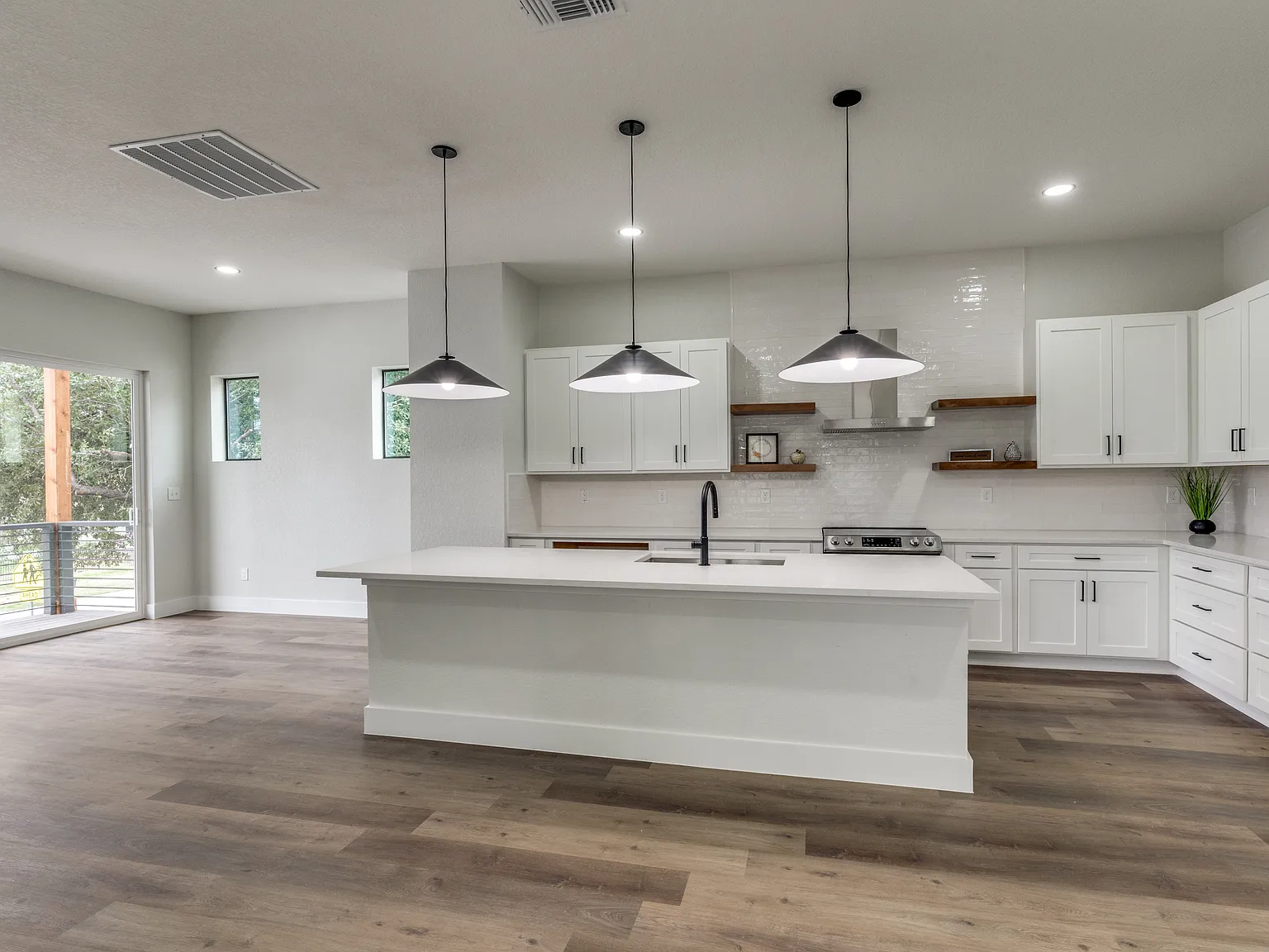 3 bed, 3.5 bath, 1817 sqft, $2,800 — Photo 3