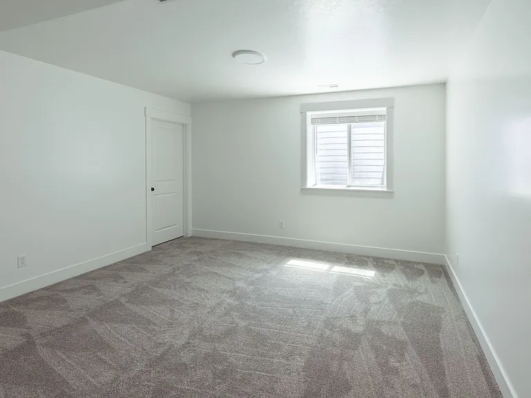 3711 Razor Cir — Photo 32