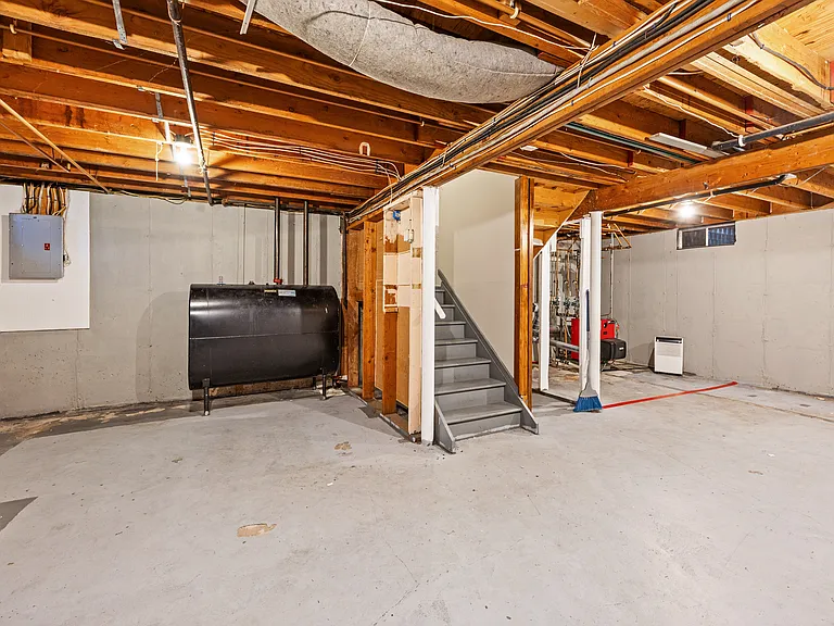 180 Gorman St — Photo 27