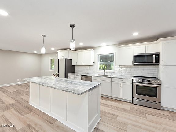 3rd image of 243 Ridgedale Dr