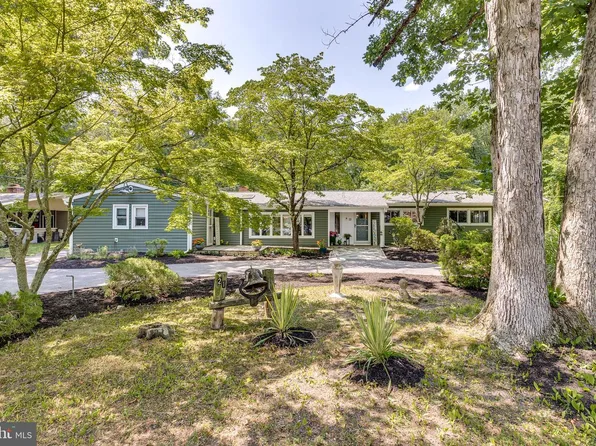 21 S Lakeside Dr W, Medford, NJ 08055