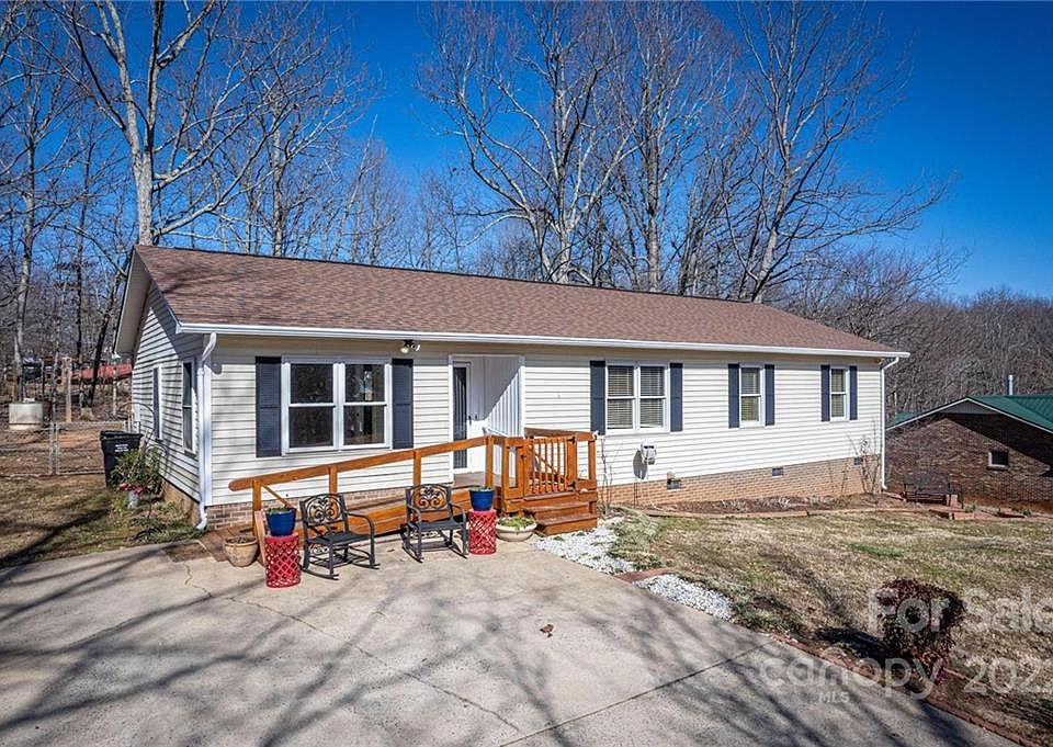 1st image of 1411 Hickory Nut Ln