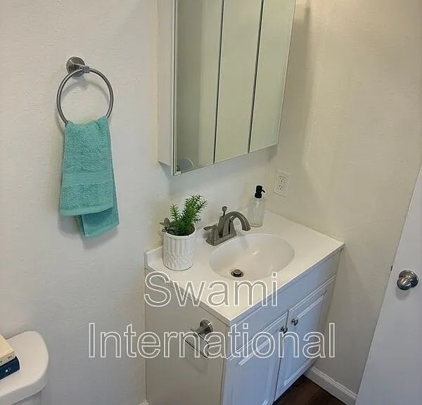 1709 W Marine Ave #1 — Photo 5