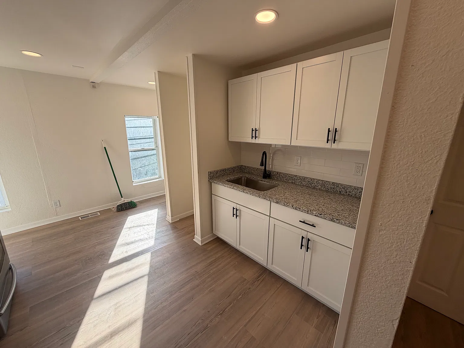 214 N College St — Photo 4