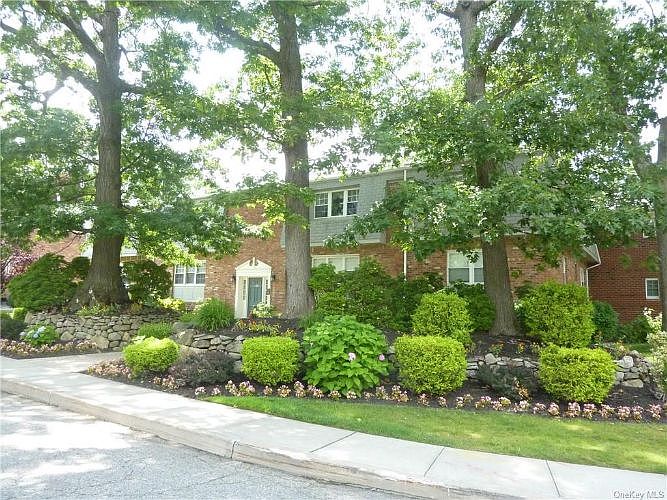 1st image of 102 Bon Aire Cir