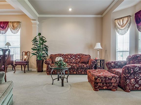 5th image of 2711 Wandering Oak Dr