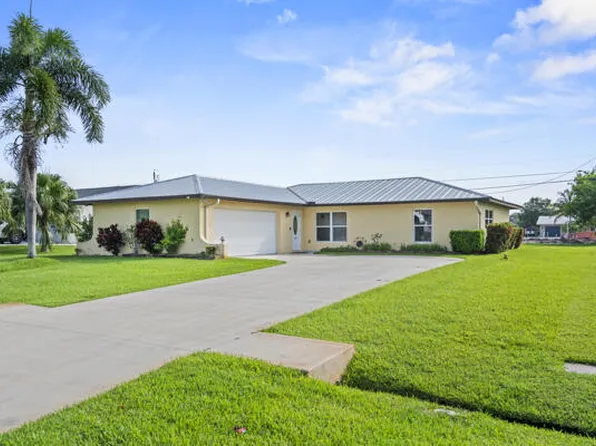453 SE Seabreeze Lane, Port St Lucie, FL 34983
