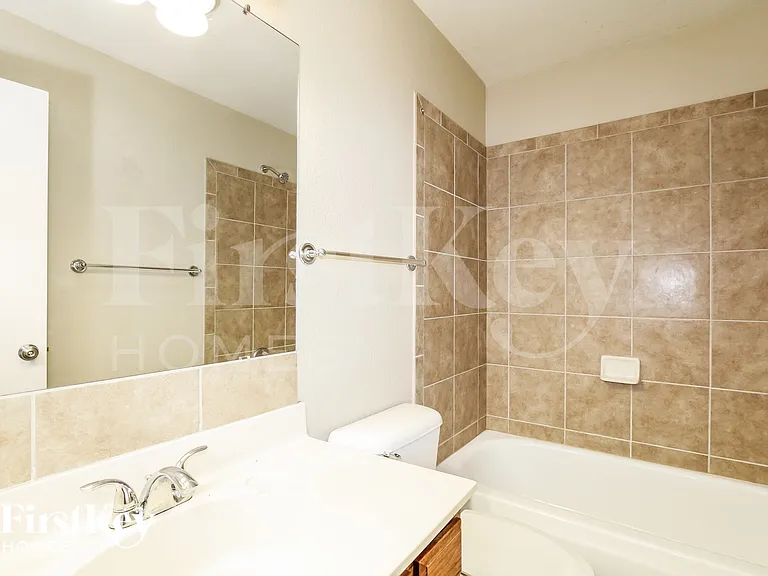 5203 W Sandra Ter — Photo 15