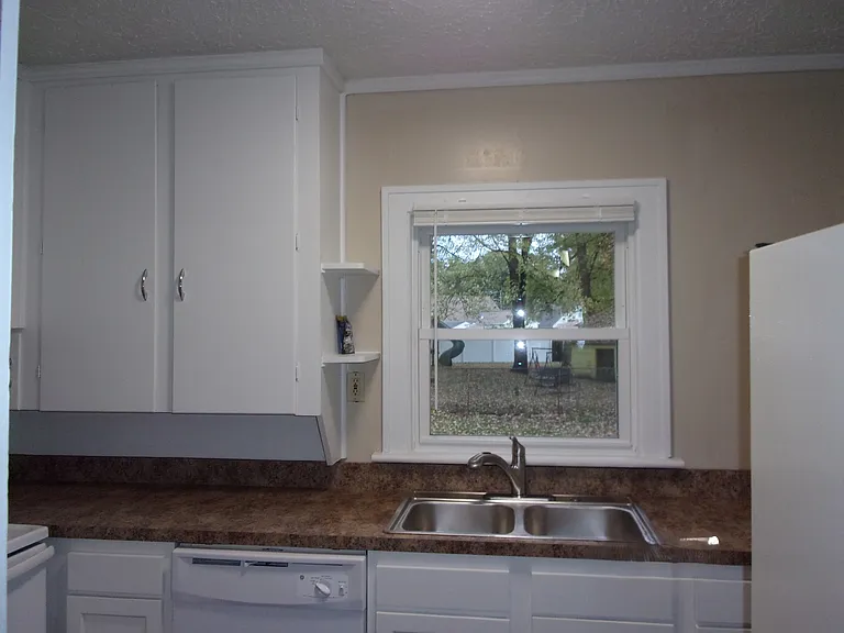 430 Keenan Ave — Photo 5