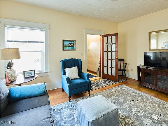 2nd image of 672 W Paige Ave