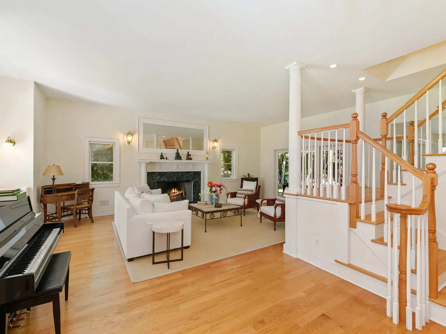Wainscott Retreat with Five Bedrooms and Pool House — Photo 4