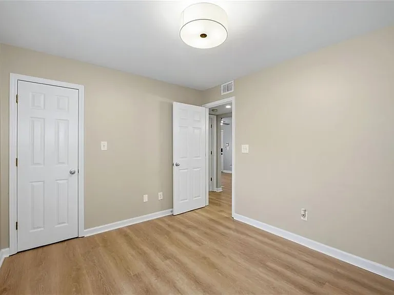 210 Sampson St NE #5 — Photo 22