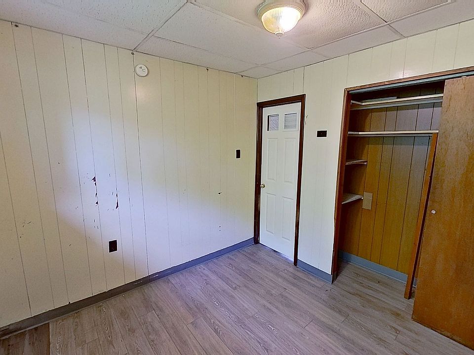 2nd image of 1100 Springdale Ave Room 4