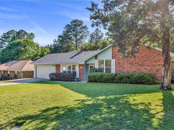 220 Susan Gay St, Pineville, LA 71360