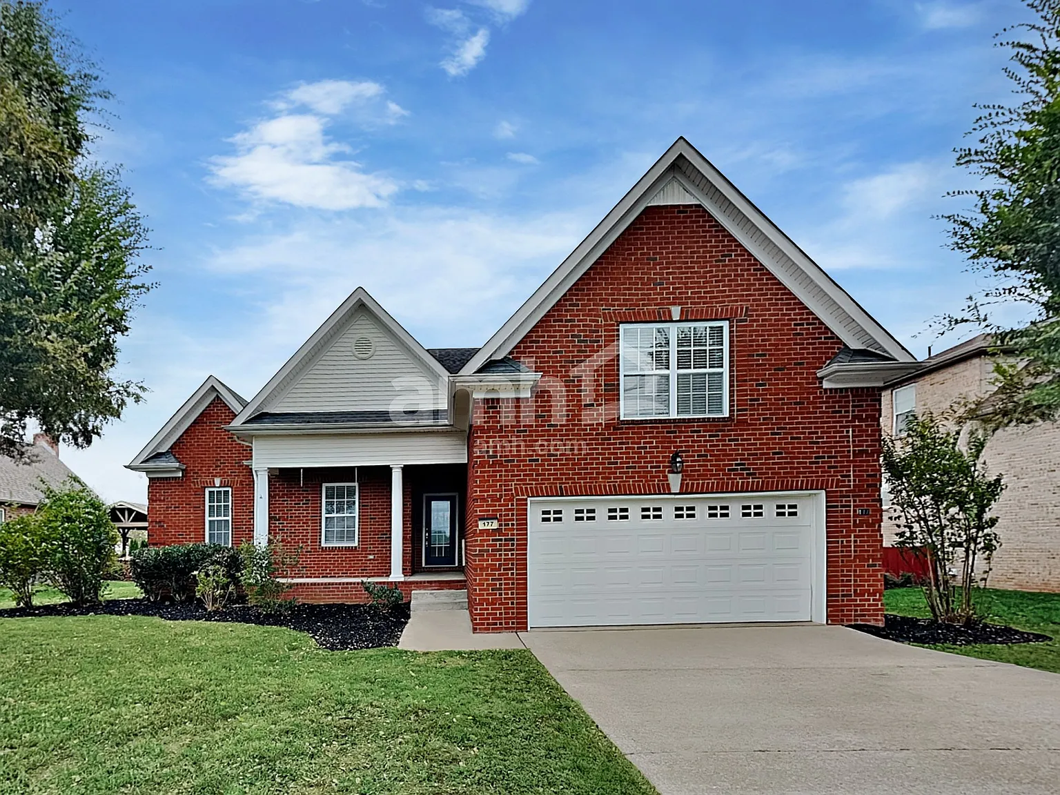 3 bed, 2.0 bath, 2200 sqft, $2,530 — Photo 1