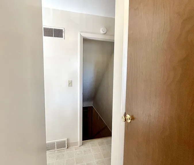 Oak Manor Dr — Photo 71
