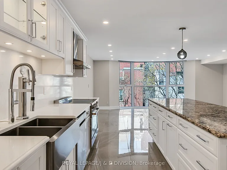 25 George St S #405 — Photo 13
