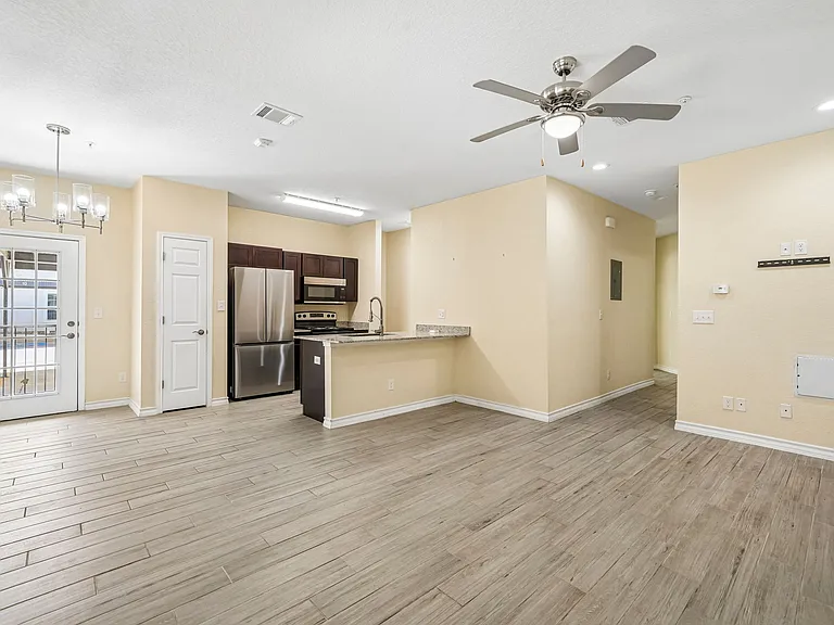 La Marquesa Apartments — Photo 3