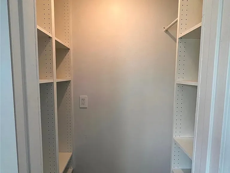 2686 Greenfield Ave — Photo 14