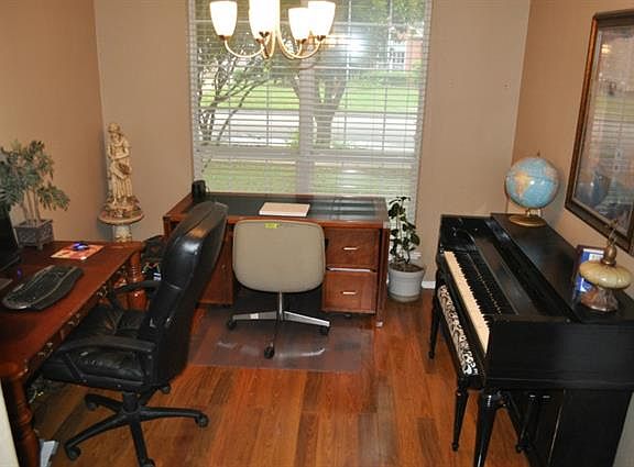 3rd image of 4726 Park Bend Dr