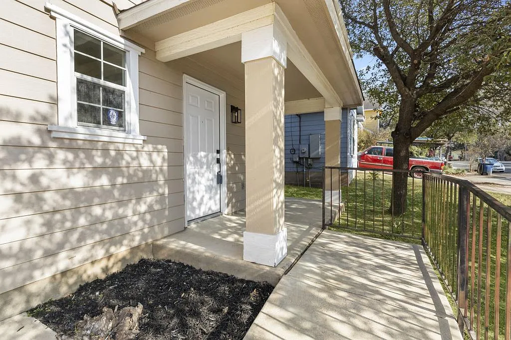 2110 Nogales Trail — Photo 2
