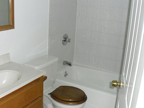 5th image of 6828 Hillmont Dr